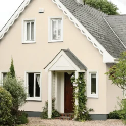 Sandtex® Ultra Smooth Masonry Paint Magnolia - 2.5L -Sandtex 12809045 1074871046553536